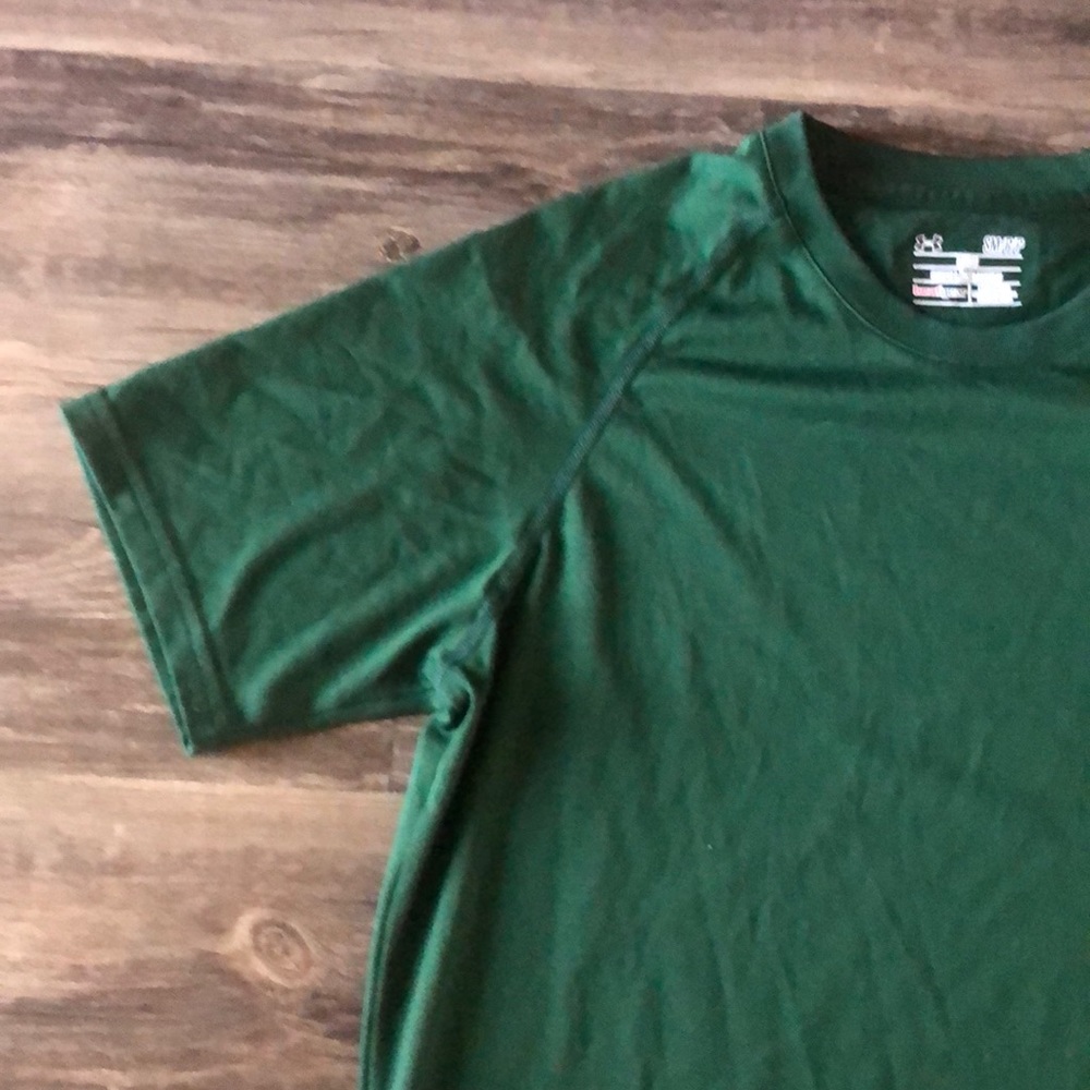 ‼️Flash Sale‼️ $10 Under Armour Green Heat Gear Shirt size Small - Picture 2 of 7